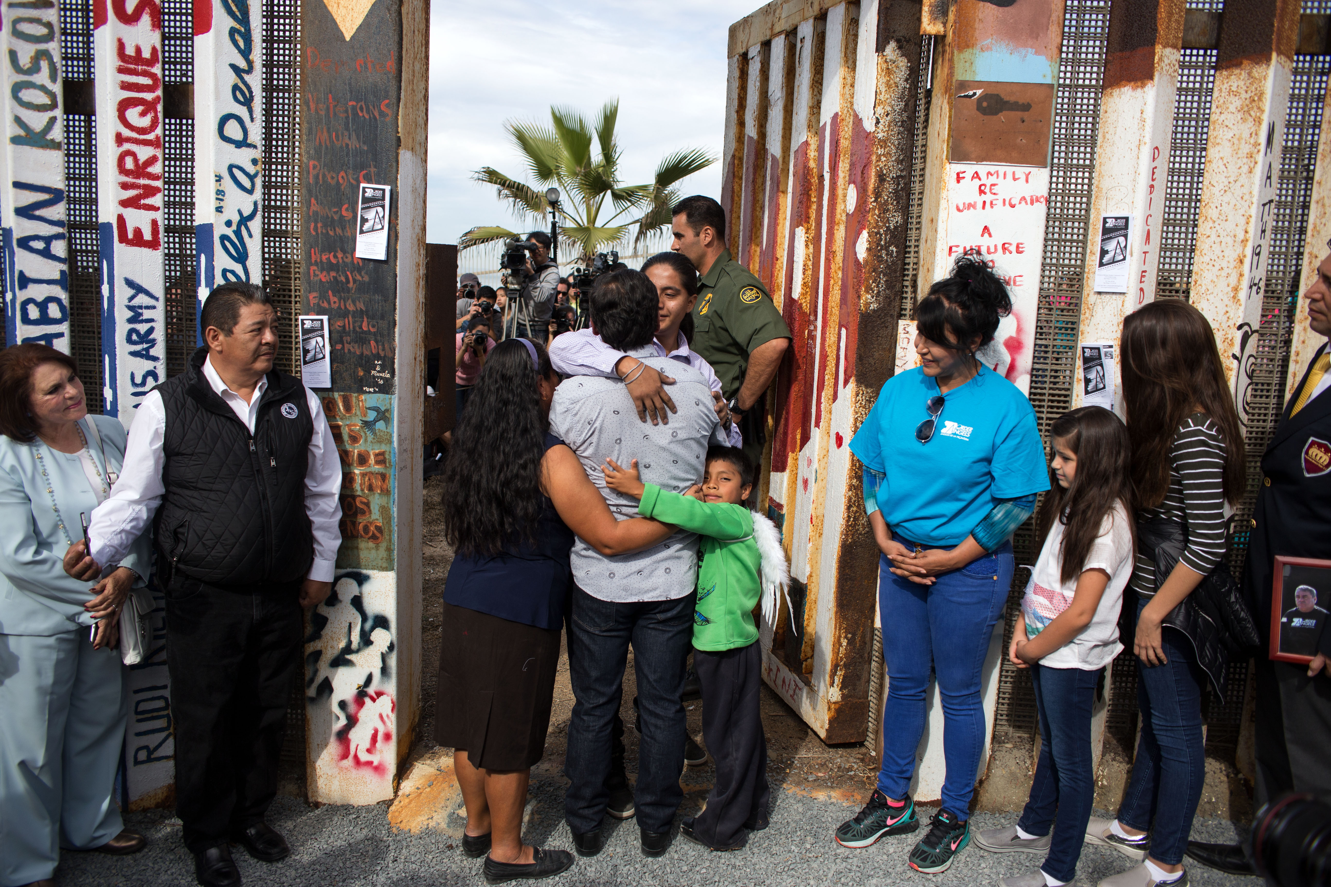 TOPSHOT-MEXICO-US-BORDER FENCE-OPENING