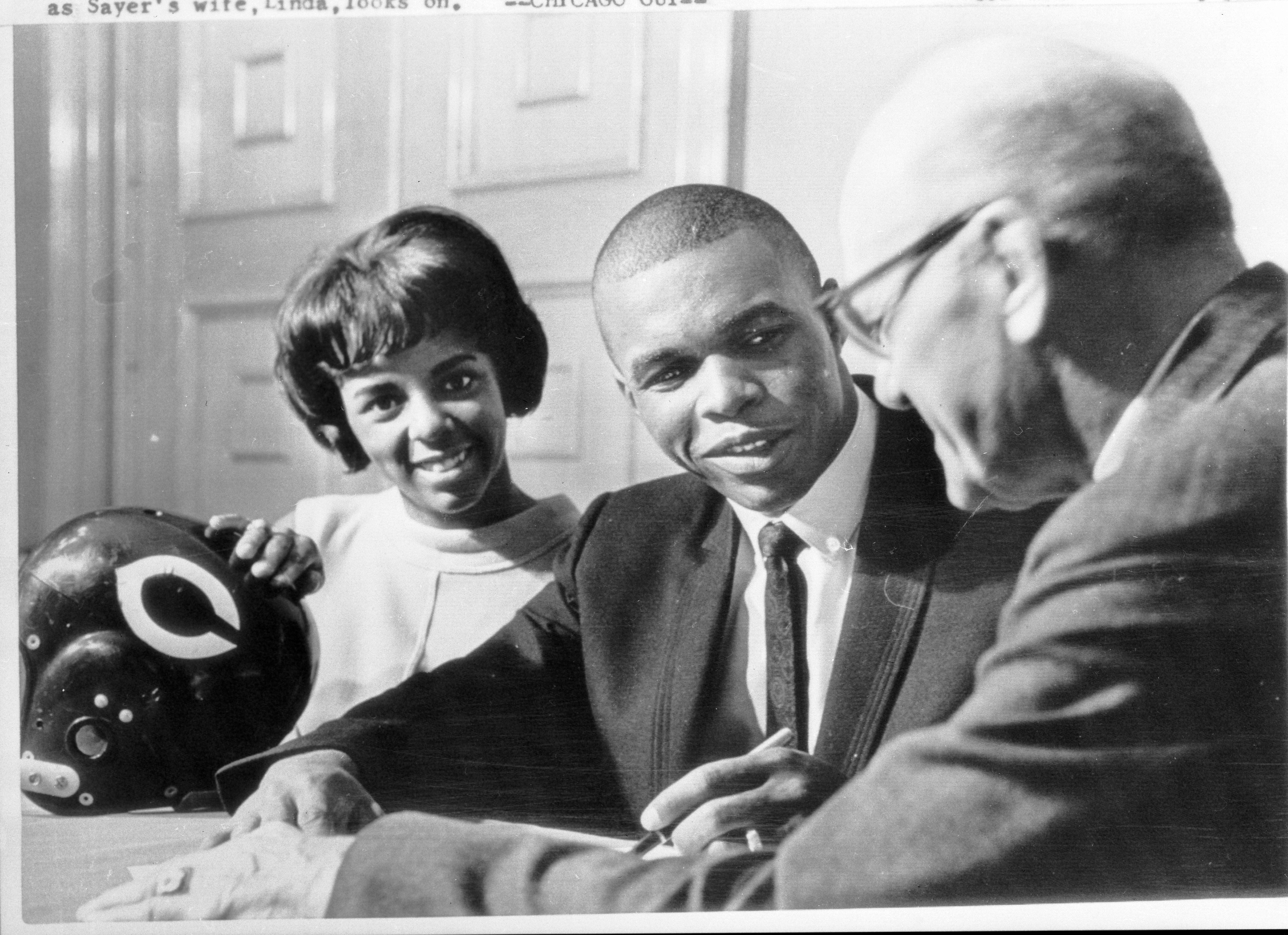 Gale Sayers Signs on as a Chicago Bear