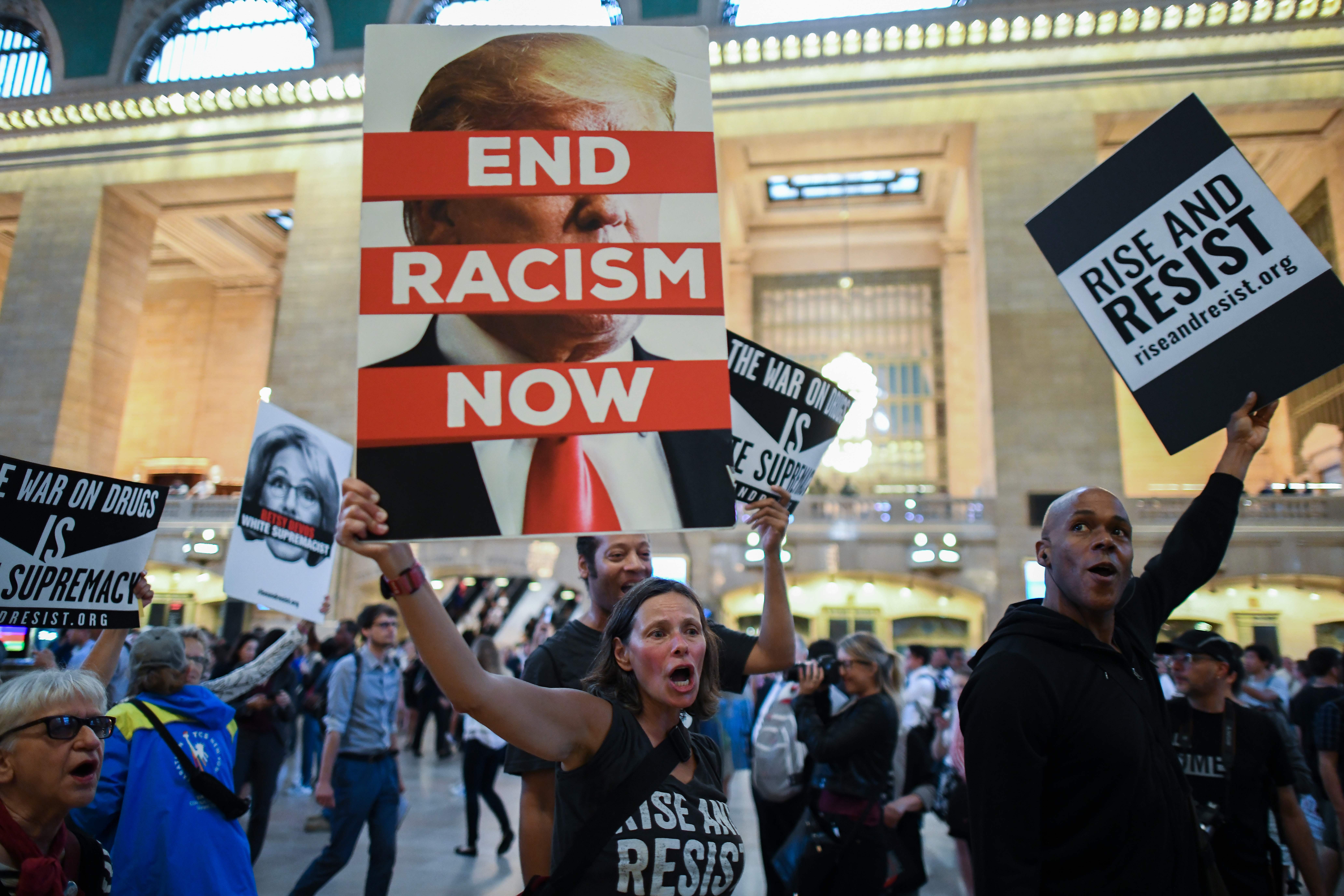TOPSHOT-US-POLITICS-TRUMP-PROTEST